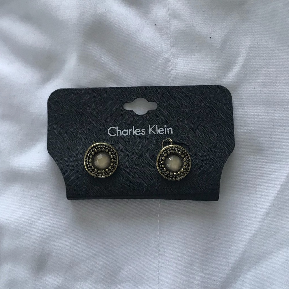 Earnings with light pink jewel